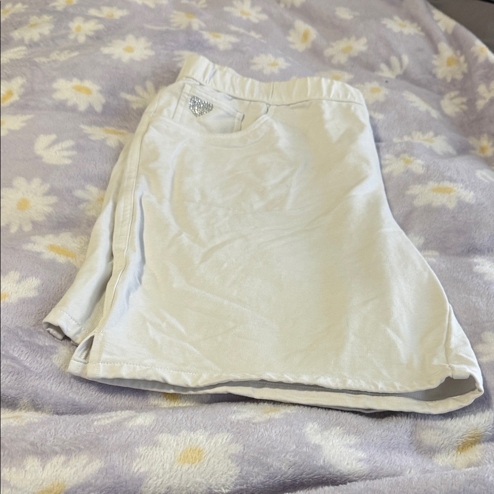 Quackery Factory , Dream Jeans White Shorts with Heart Accent